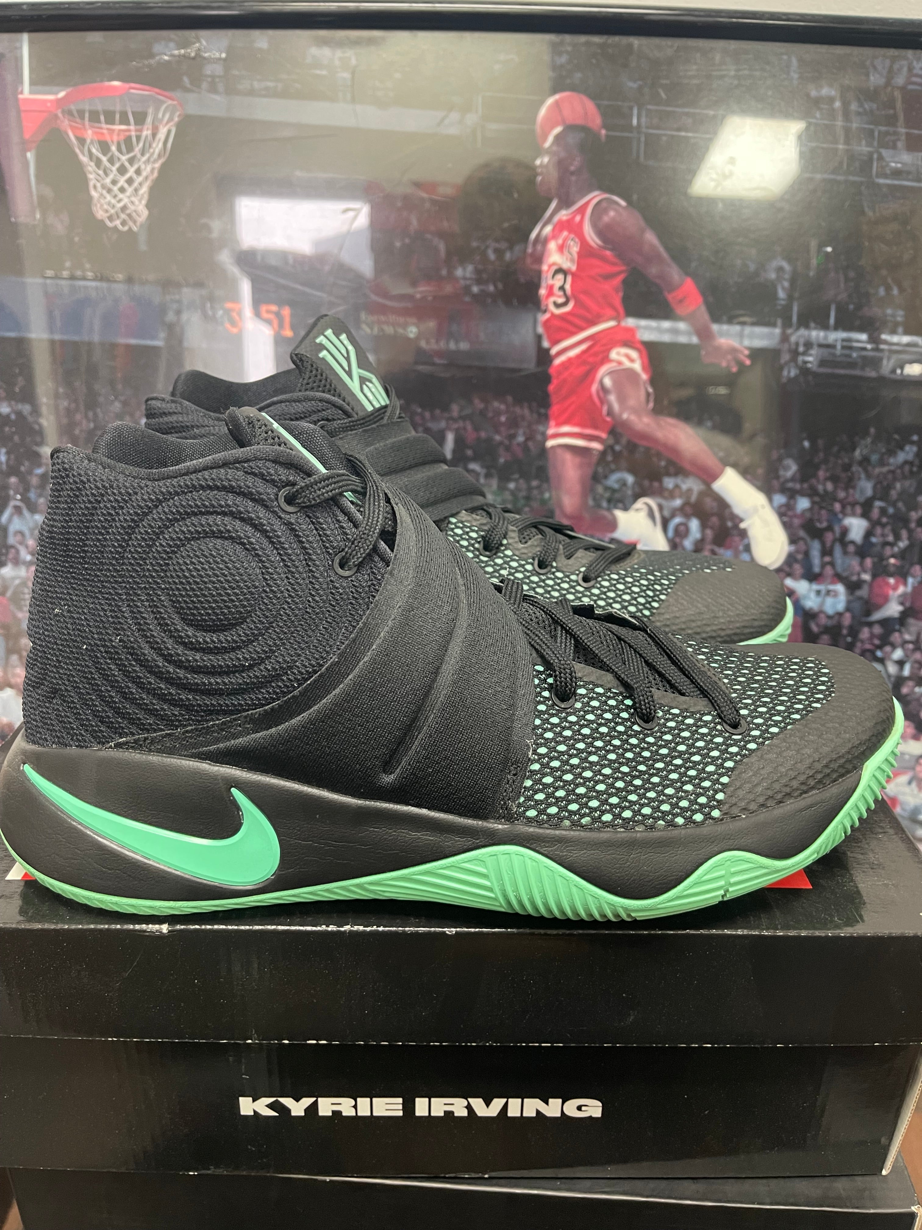 Kyrie Irving 2 ‘ Green Glow ‘ Size 10